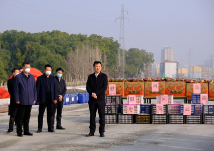 市委常委、、、副市长肖云走访慰问丹霞路项目一线工人