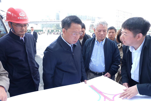 南昌市委副书记、、、市长刘建洋视察洪都大道快速化刷新工程