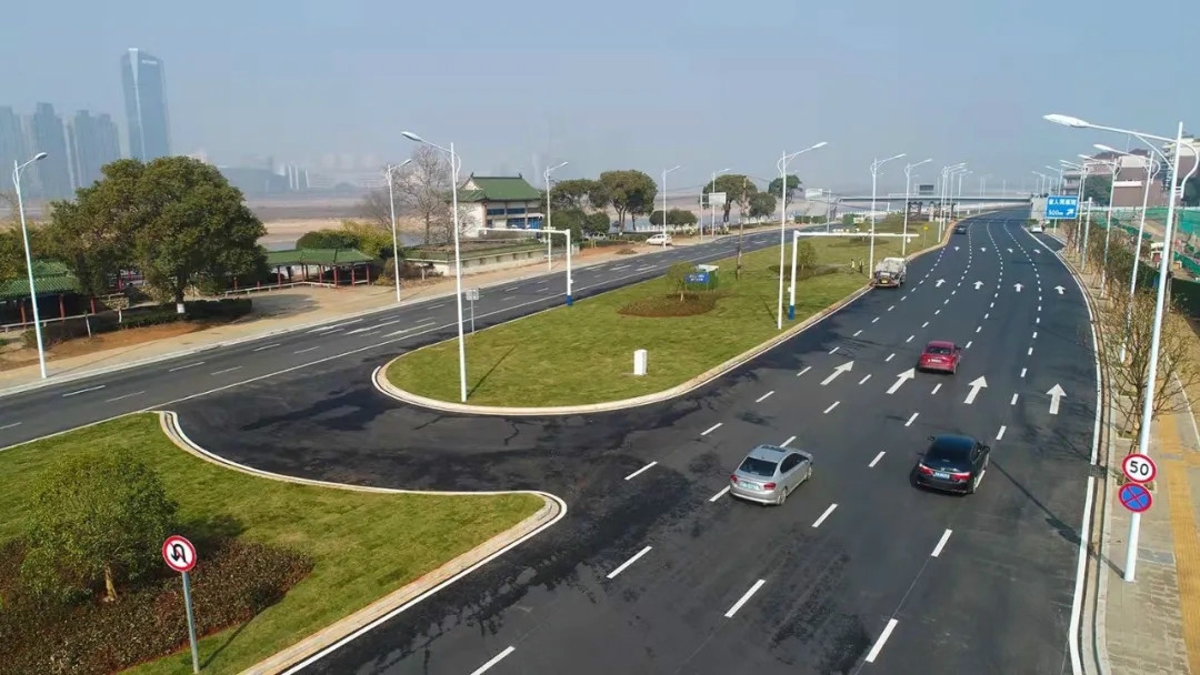 “不堵车了，，通过时间至少缩短了三分之二” 沿江中北大道提升刷新（一期）工程主线通车利便市民出行